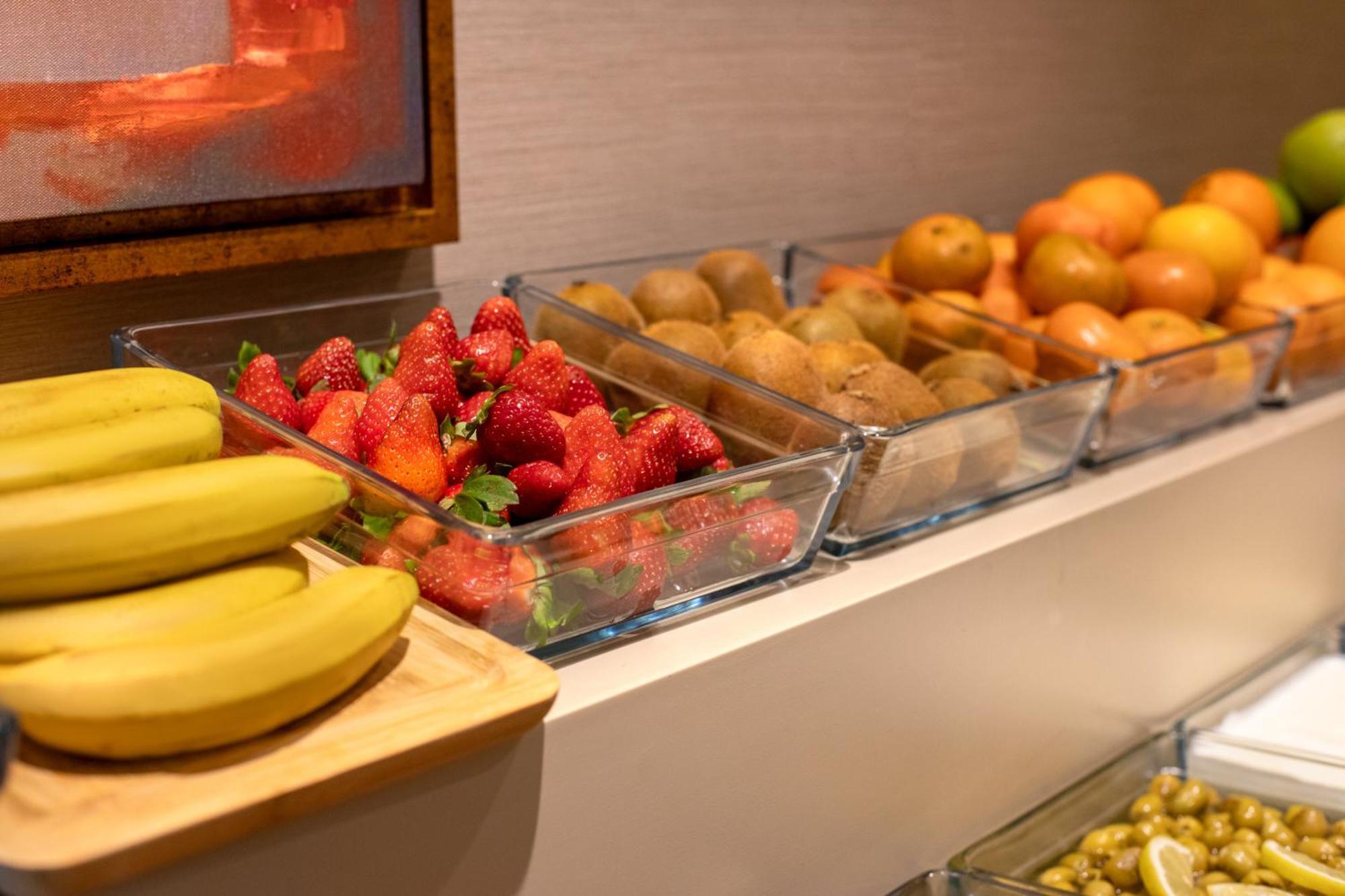 Bentley Hotel Old City-Special Class Istanbul Eksteriør bilde Fruit at a buffet