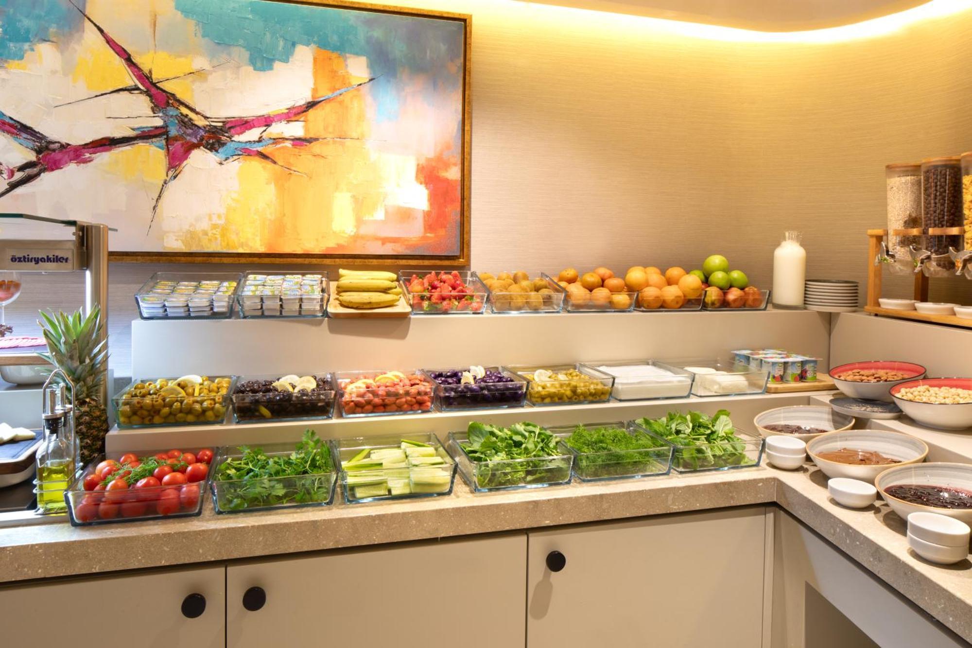 Bentley Hotel Old City-Special Class Istanbul Eksteriør bilde A salad bar